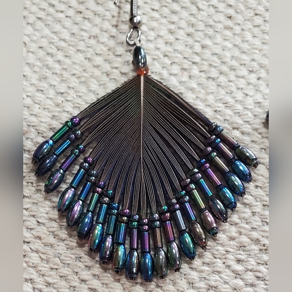Vintage Peacock feather beaded dangle earrings 2 1/4" long, 2" wide. - Picture 5 of 9